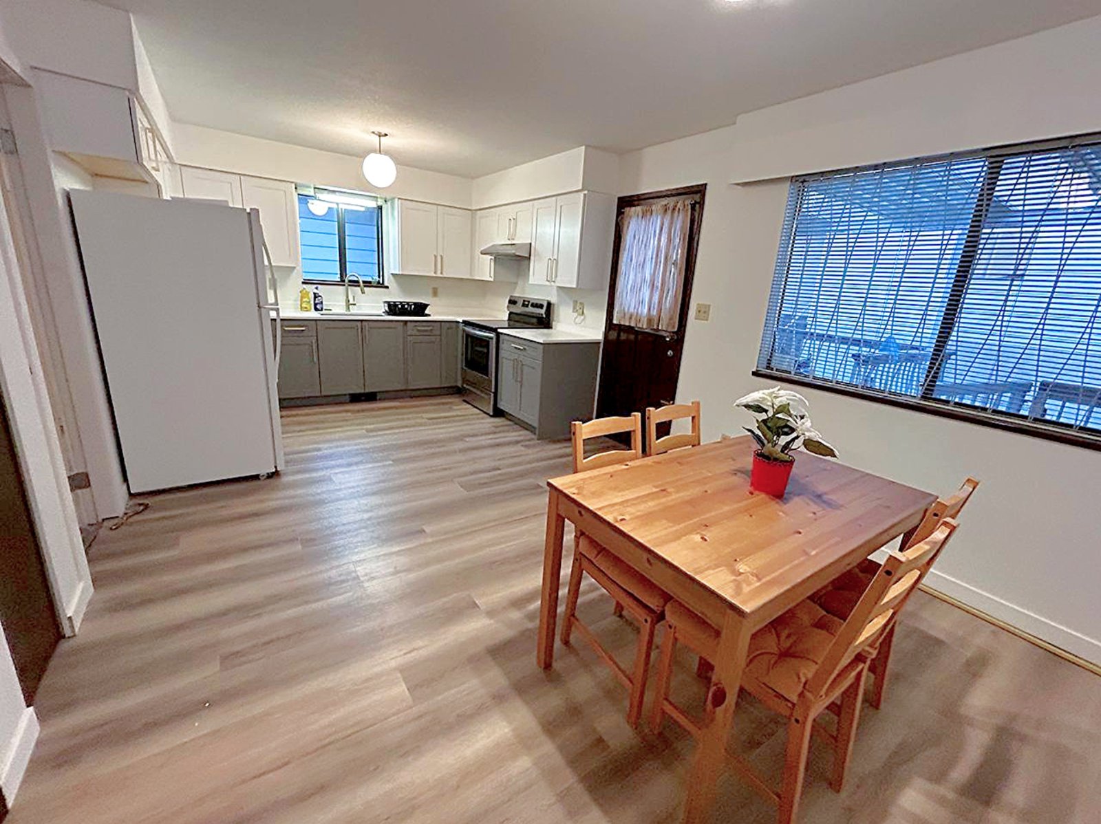 Room in House for Rent - 2933 E 8th Ave, Vancouver, BC 3